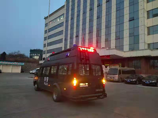 山西泽州县防暴运兵车上岗执勤(图2)