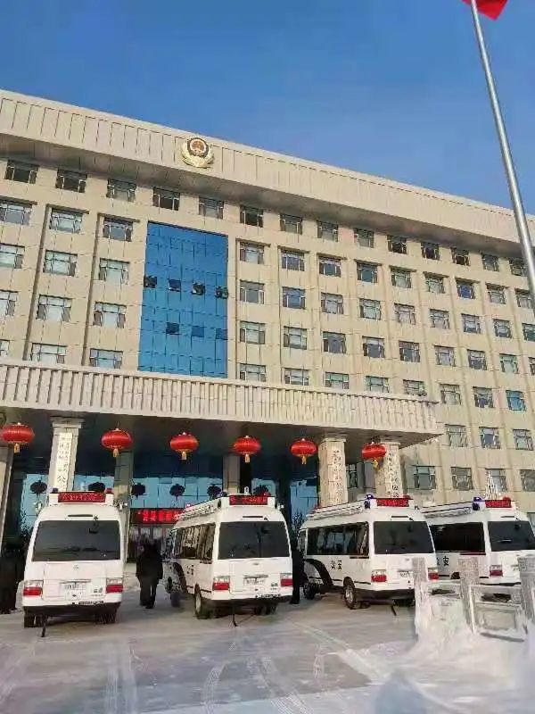 黑龙江大兴安岭公安局举行“警民直通车”交接仪式(图3) 黑龙江大兴安岭公安局举行“警民直通车”交接仪式(图3)