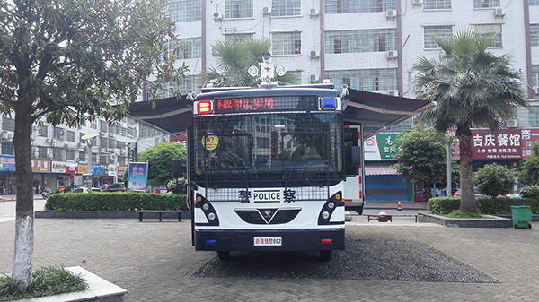 元宵节,在涟源城区遇上城市快警(图2) 元宵节,在涟源城区遇上城市快警(图2)