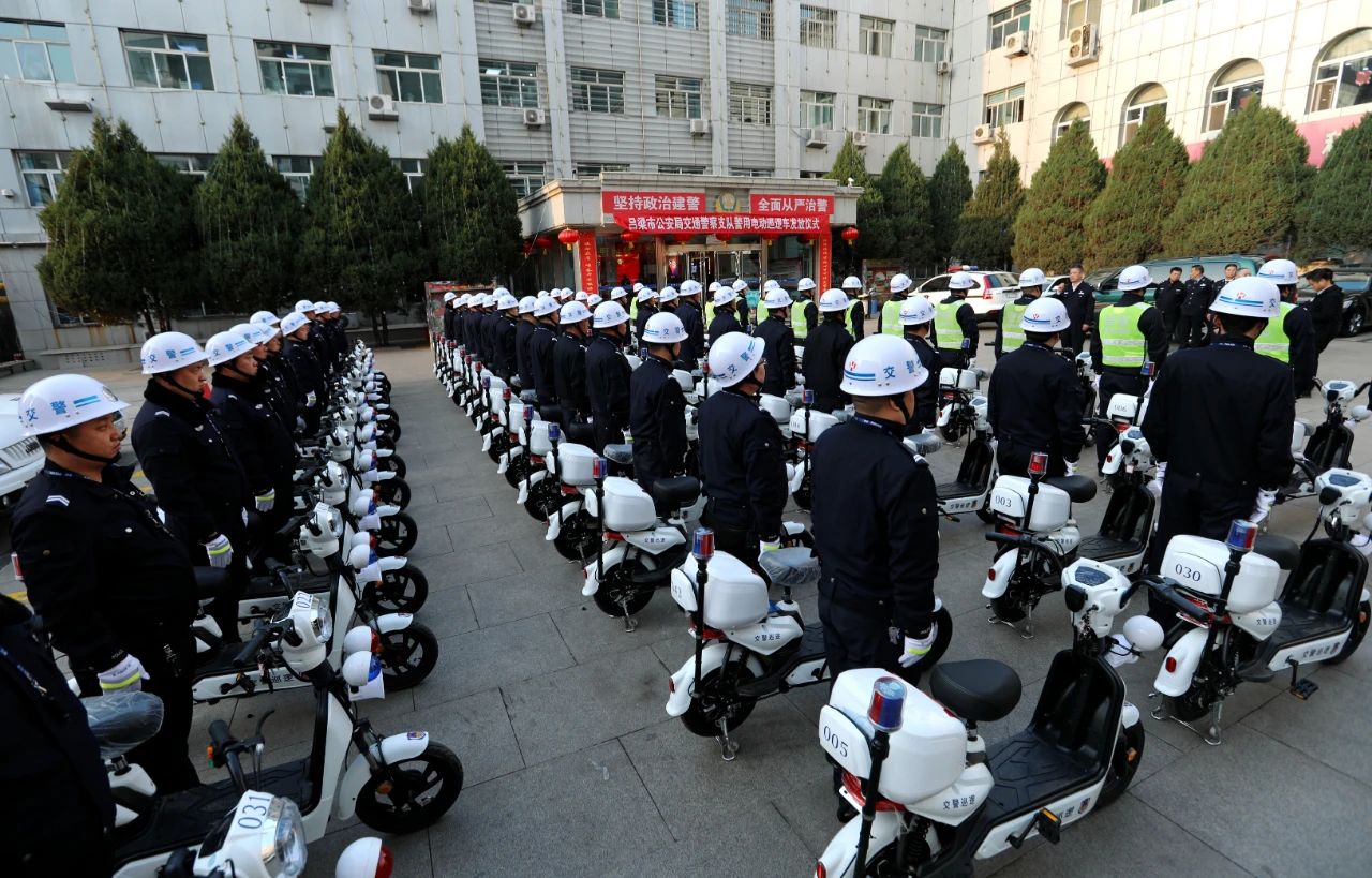 山西吕梁市区正式启动“路长制”警务新模式!(图1) 山西吕梁市区正式启动“路长制”警务新模式!(图1)