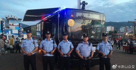 移动警务室科技强警 服务群众“最后一公里”(图2) 移动警务室科技强警 服务群众“最后一公里”(图2)