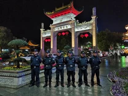 南岳公安分局旅游警察大队:铁肩担道义,赤心铸警魂(图2) 南岳公安分局旅游警察大队:铁肩担道义,赤心铸警魂(图2)