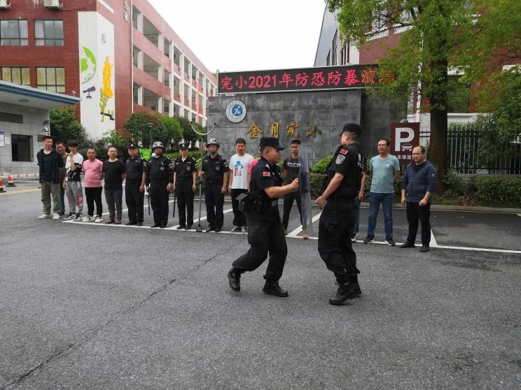 南岳公安分局旅游警察大队:铁肩担道义,赤心铸警魂(图3) 南岳公安分局旅游警察大队:铁肩担道义,赤心铸警魂(图3)