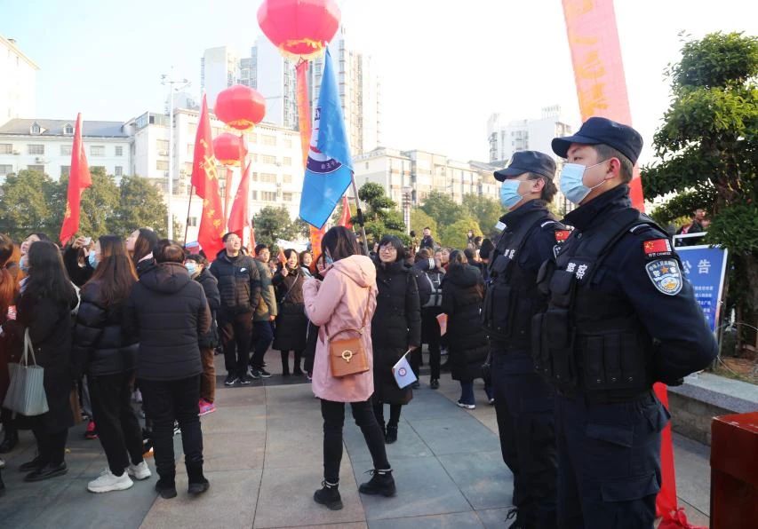 南岳公安分局旅游警察大队:铁肩担道义,赤心铸警魂(图4) 南岳公安分局旅游警察大队:铁肩担道义,赤心铸警魂(图4)