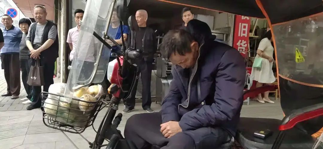 【澧县】街头老人突发疾病,城市快警暖心救助(图1) 【澧县】街头老人突发疾病,城市快警暖心救助(图1)