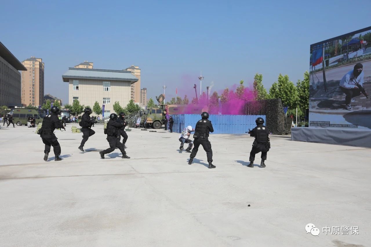 超燃现场!2021河南公安警务保障部门政治轮训暨大练兵比武演练隆重开幕(图9) 超燃现场!2021河南公安警务保障部门政治轮训暨大练兵比武演练隆重开幕(图9)
