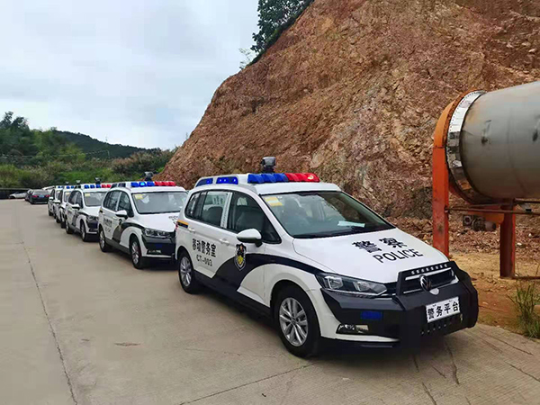 福建龙岩市多功能移动警务平台上岗(图1)