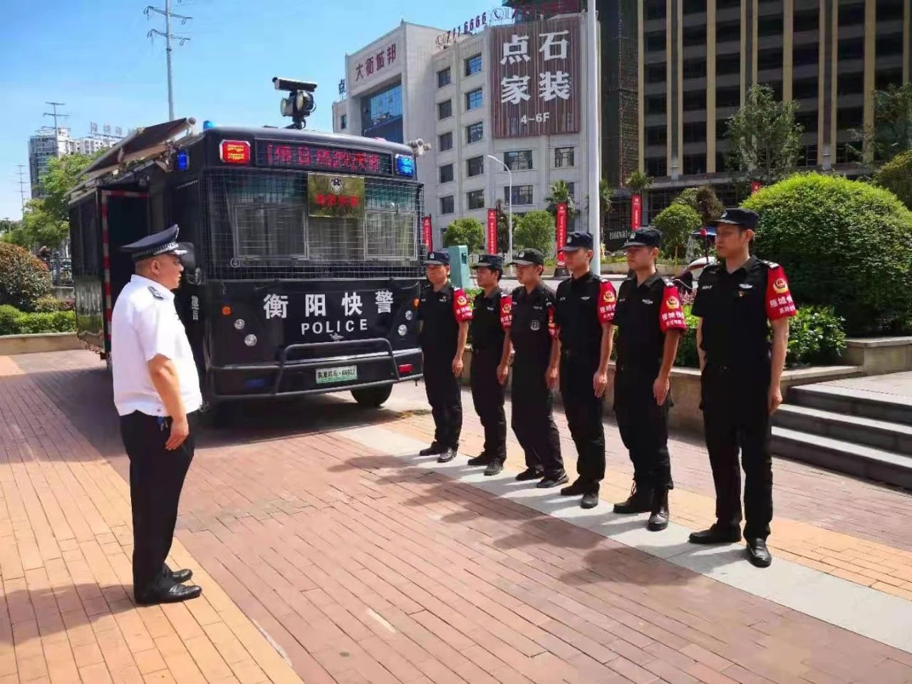 【“平安号”行动】特巡警支队领导督导城区街面巡逻防控工作(图1)