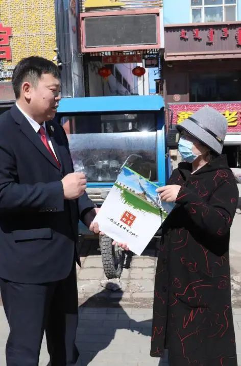 联合开展普法宣传 提高群众法治意识(图2) 联合开展普法宣传 提高群众法治意识(图2)