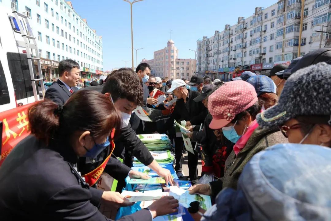 联合开展普法宣传 提高群众法治意识(图5) 联合开展普法宣传 提高群众法治意识(图5)