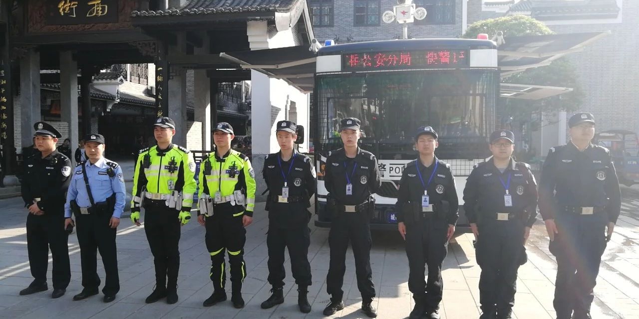 【移动警务室】服务不缺位,守护零距离(图1) 【移动警务室】服务不缺位,守护零距离(图1)