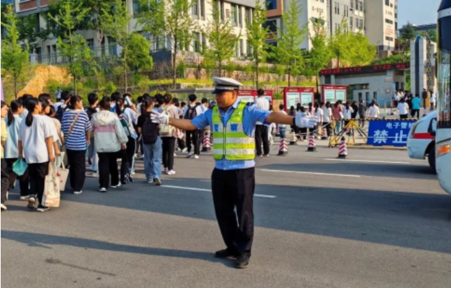 河南公安为中考护航，为梦想“开路”！(图2)