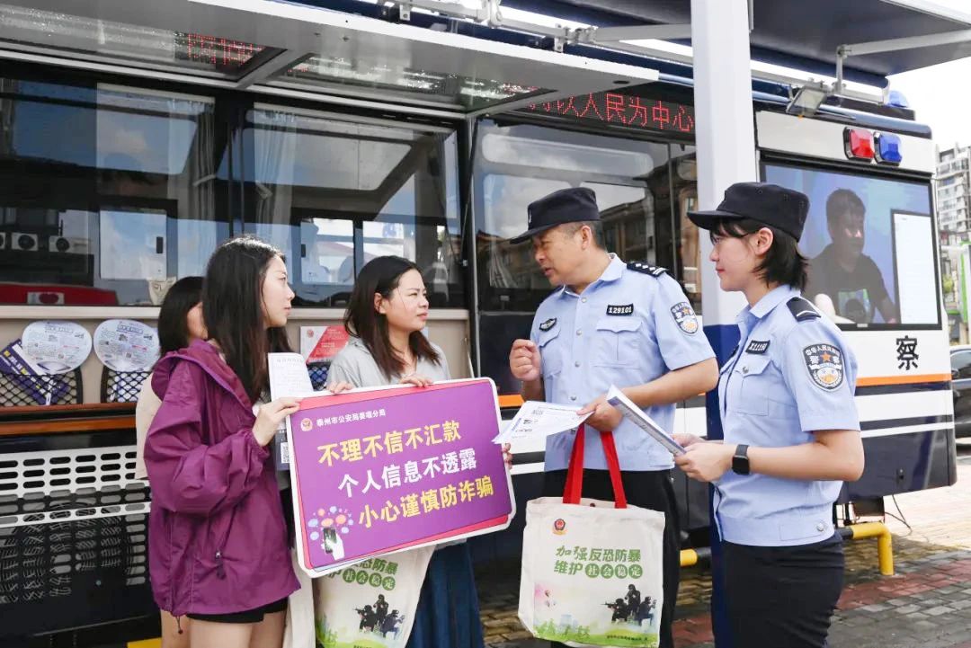 江苏泰州姜堰启用“移动警务方舱” 提升警方服务效能(图2) 江苏泰州姜堰启用“移动警务方舱” 提升警方服务效能(图2)