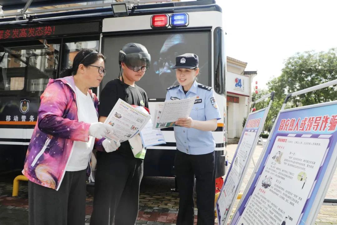 江苏泰州姜堰启用“移动警务方舱” 提升警方服务效能(图3) 江苏泰州姜堰启用“移动警务方舱” 提升警方服务效能(图3)
