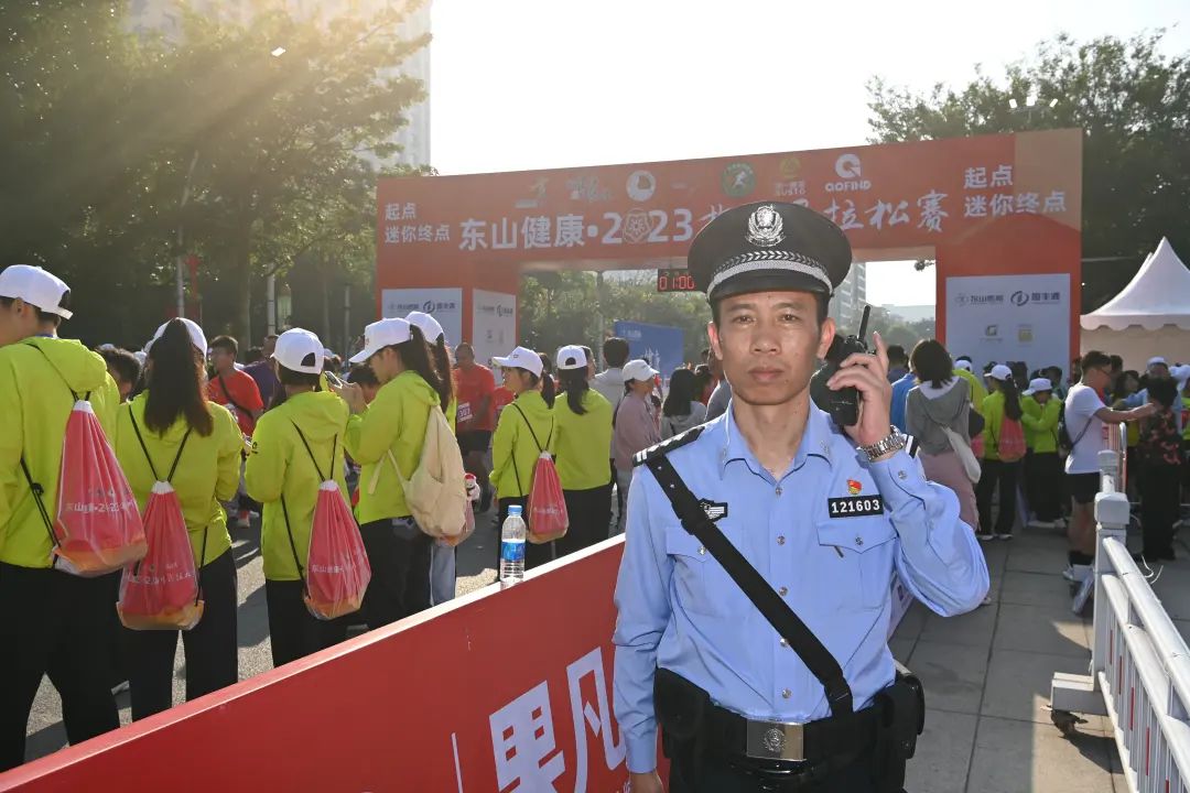 森源鸿马公安指挥车助力2023梅州马拉松赛(图3) 森源鸿马公安指挥车助力2023梅州马拉松赛(图3)