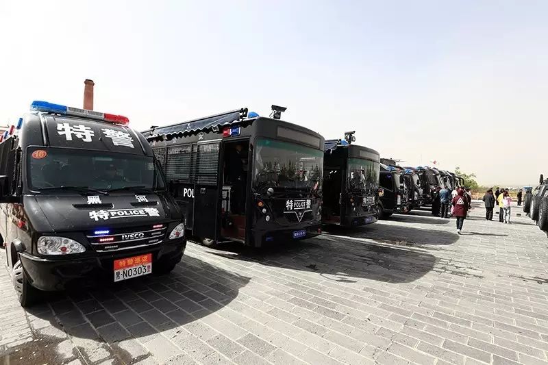 移动警务室打造“景区警务”模式,让游客尽享“诗与远方”(图2) 移动警务室打造“景区警务”模式,让游客尽享“诗与远方”(图2)