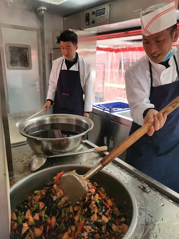 饮食保障到位持续催生战斗力||森源鸿马饮食保障车(图6) 饮食保障到位持续催生战斗力||森源鸿马饮食保障车(图6)