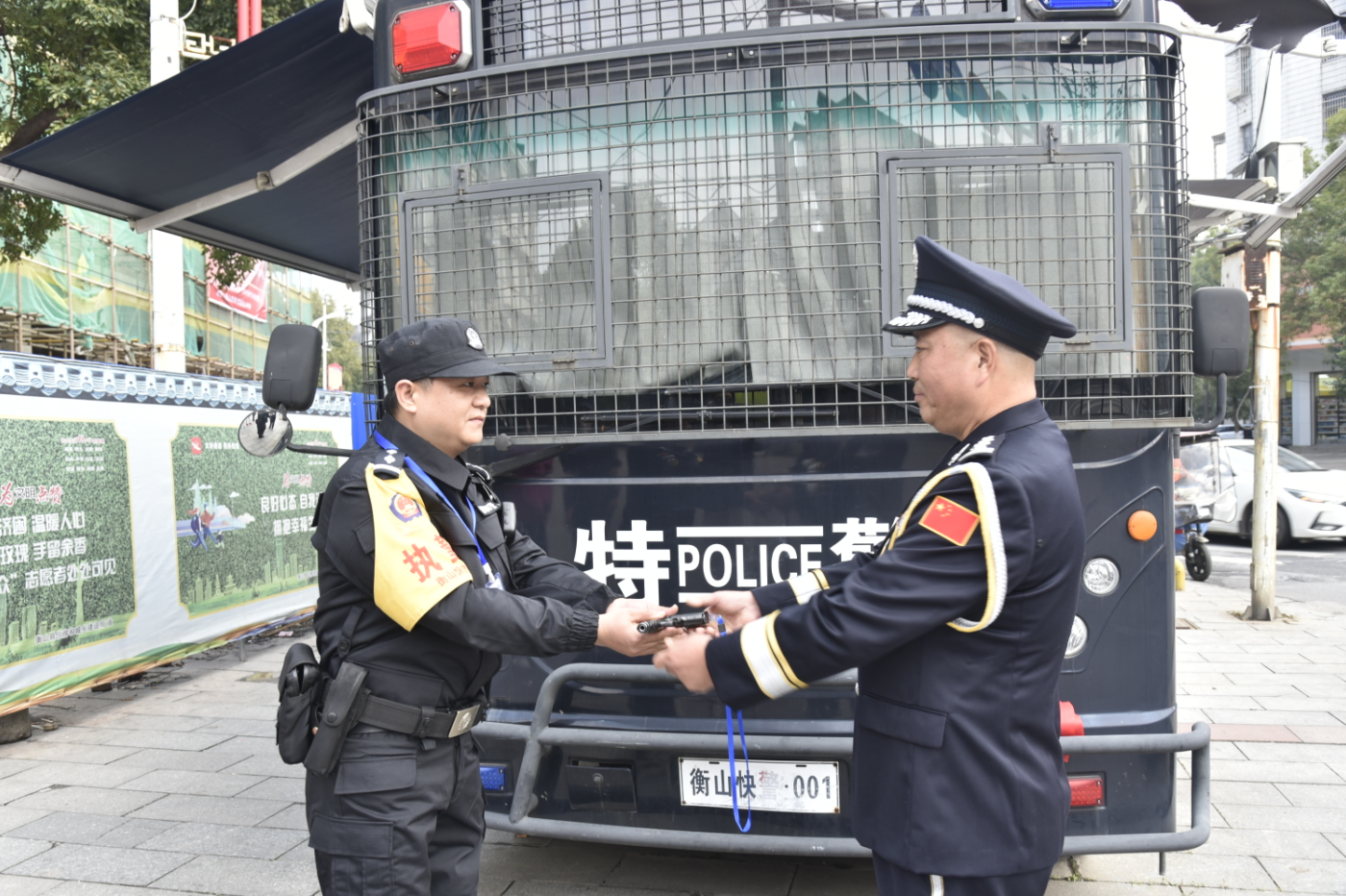 城市快警平台见证从警生涯的最后一个夜班,他光荣退休!(图5) 城市快警平台见证从警生涯的最后一个夜班,他光荣退休!(图5)
