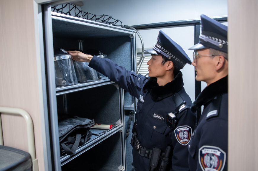 新年新气象！新装备亮相执勤卡点(图5)