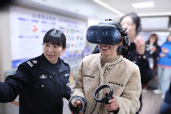 森源鸿马机动化警务平台助力慈溪铺开全民反诈宣传攻势!(图4) 森源鸿马机动化警务平台助力慈溪铺开全民反诈宣传攻势!(图4)