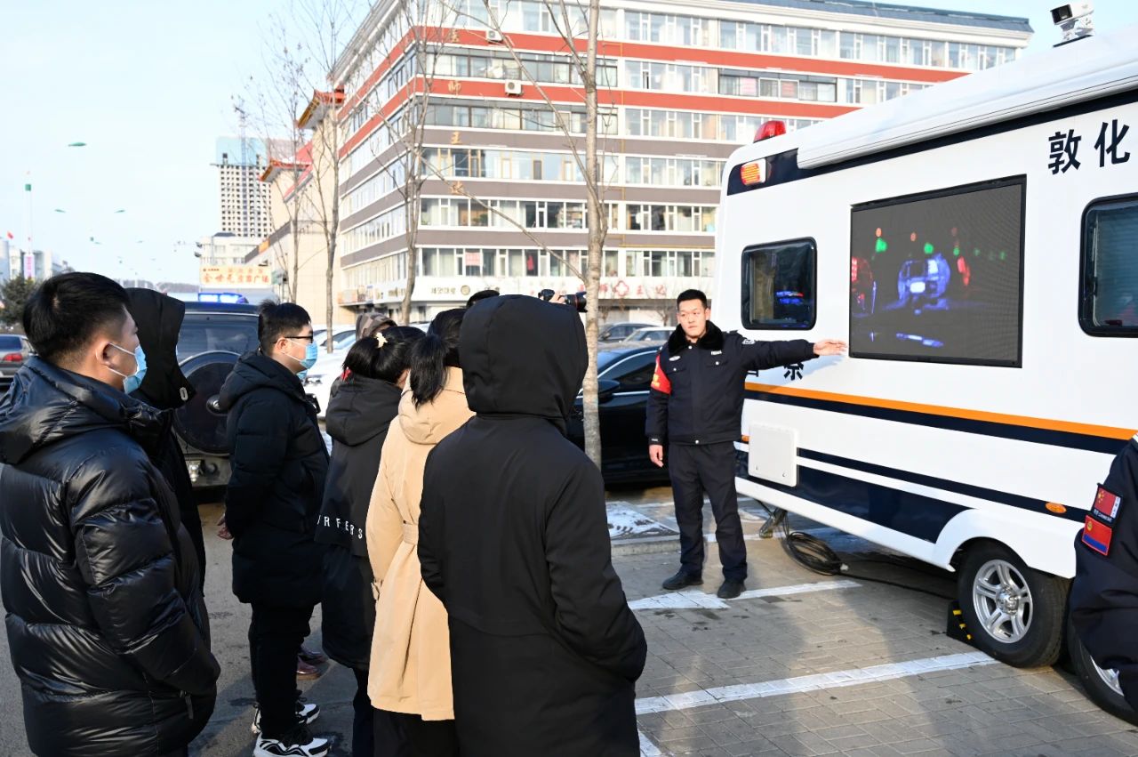 森源鸿马移动警务室赋能“智慧警务”(图8) 森源鸿马移动警务室赋能“智慧警务”(图8)